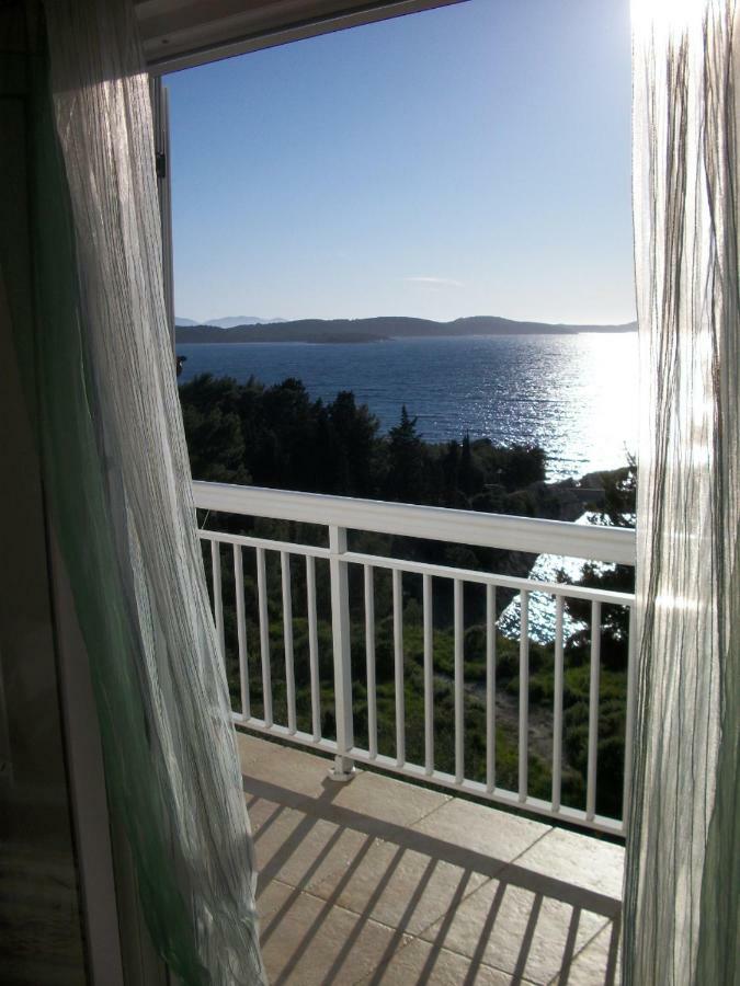 Feelhvar Along Bluelagoon Beach Hvar Town Exterior photo